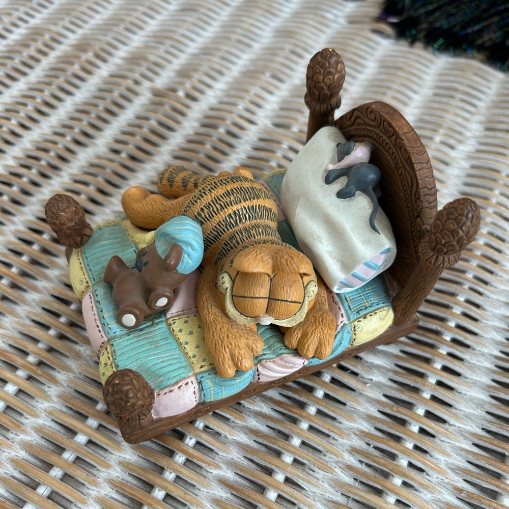 Danbury Mint 1993 Garfield figurine titled "CatNap